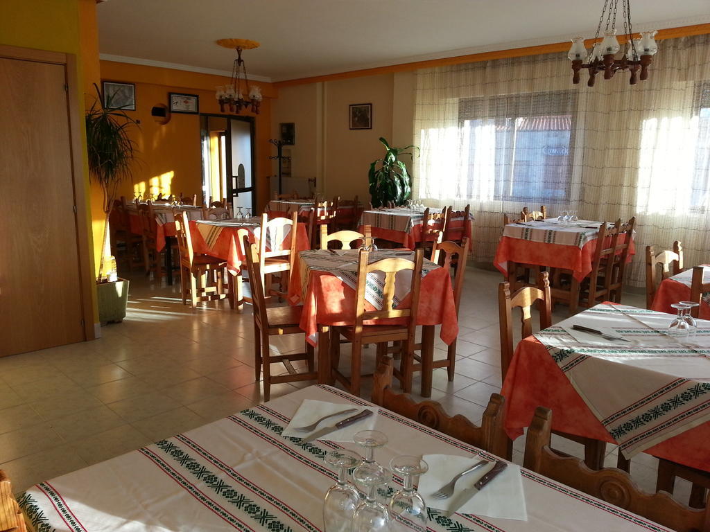 Hostal Atila Ricobayo Exterior foto