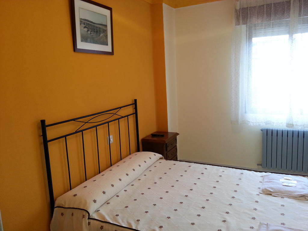 Hostal Atila Ricobayo Quarto foto